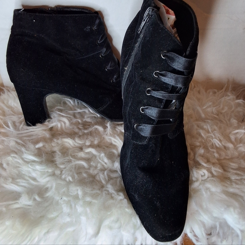 Expressions Black Velveteen Granny Ankle Boots 9.5 - Picture 4 of 16